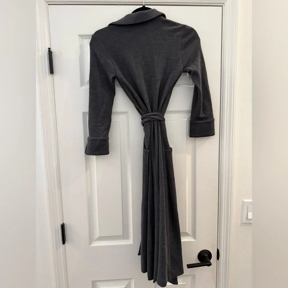 DVF DIANE VON FURSTENBERG Gray Wool Wrap Dress with Collar Size 2 Black Stitch - threedaughtersproperties.com DVF DIANE VON FURSTENBERG Gray Wool Wrap Dress with Collar Size 2 Black Stitch - threedaughtersproperties.com